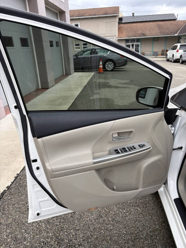 2012 Toyota Prius v Five