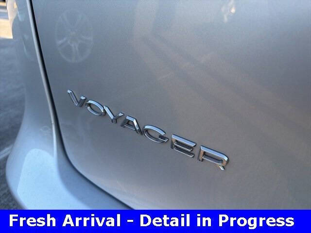 2022 Chrysler Voyager LX