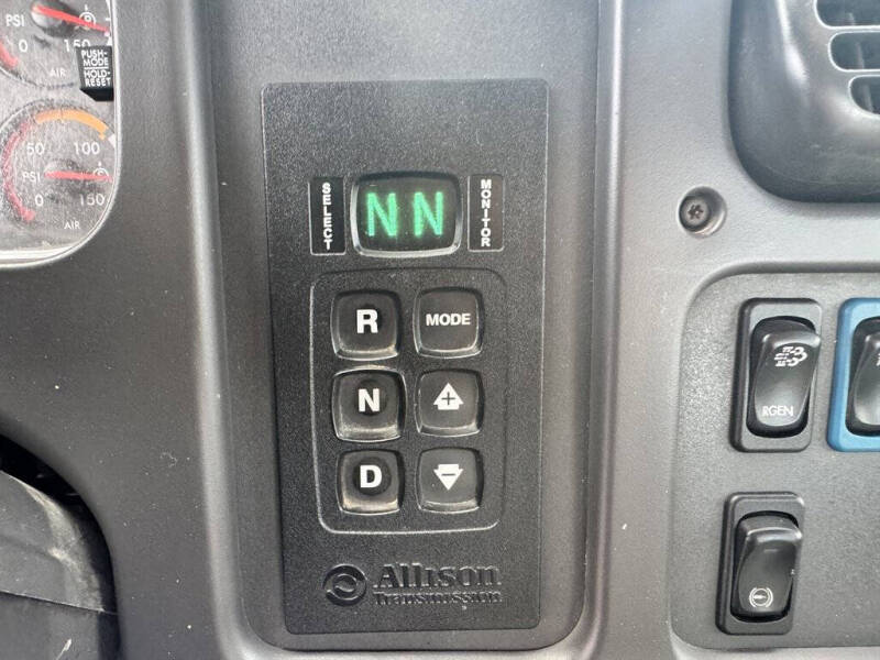 2019 Freightliner M2 106