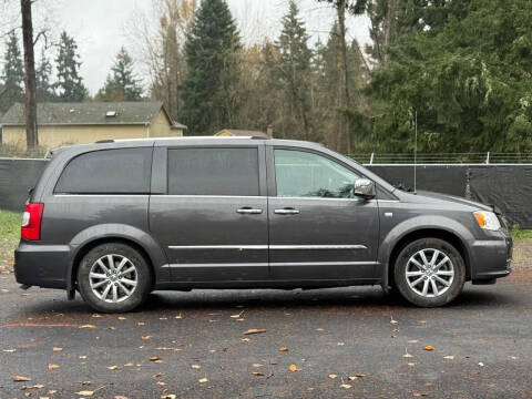 2014 Chrysler Town and Country 30th Anniversary