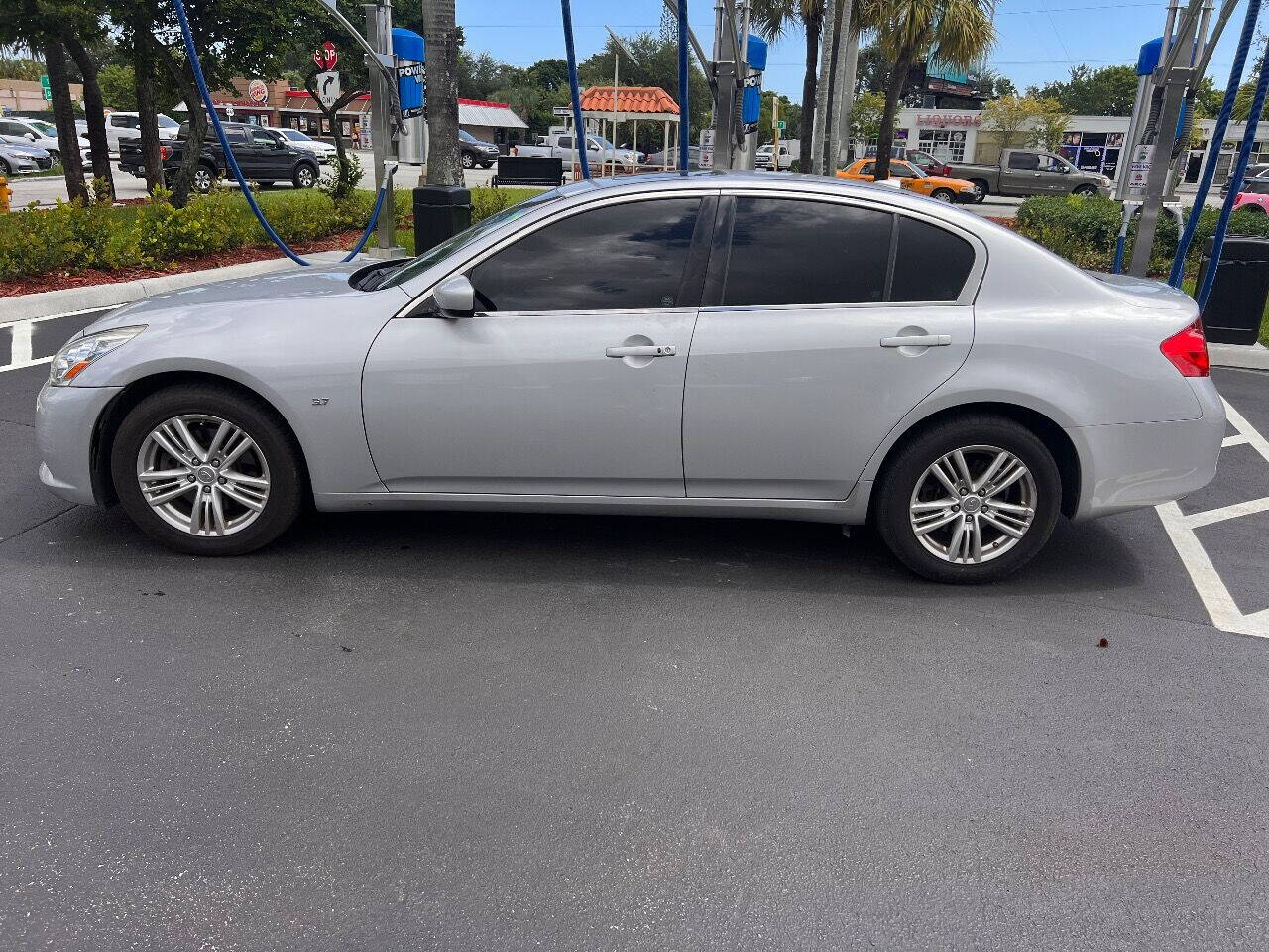 2015 INFINITI Q40 Sedan - $8,900