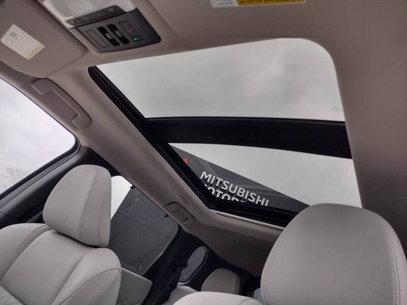 2025 Mitsubishi Outlander PHEV SEL