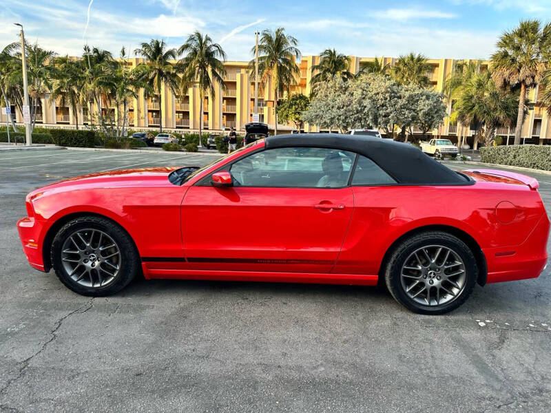 2013 Ford Mustang V6 Premium photo 30