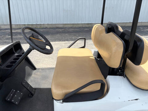 2018 E-Z-GO  Shuttle 4