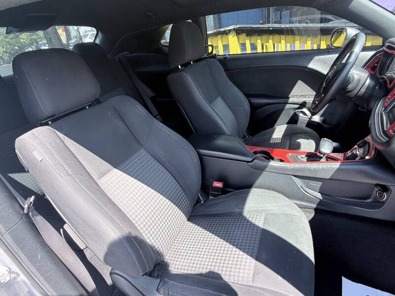2016 Dodge Challenger SXT