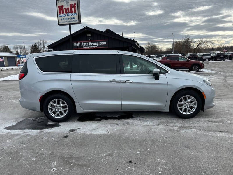 2022 Chrysler Voyager LX