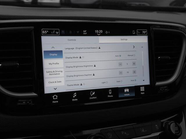 2025 Chrysler Pacifica Select