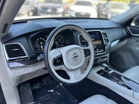 2017 Volvo XC90 T6 Momentum