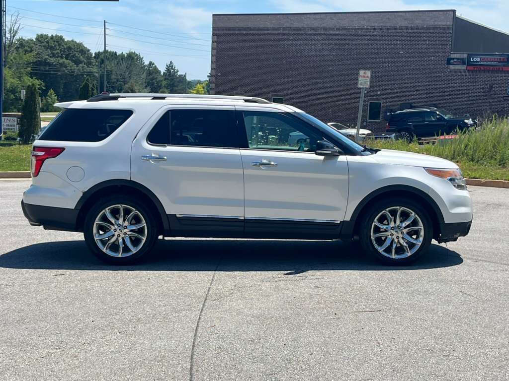 White 2012 Ford Explorer XLT XLT 4dr SUV 3