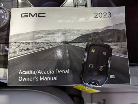 2023 GMC Acadia SLT