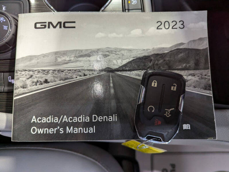 2023 GMC Acadia SLT