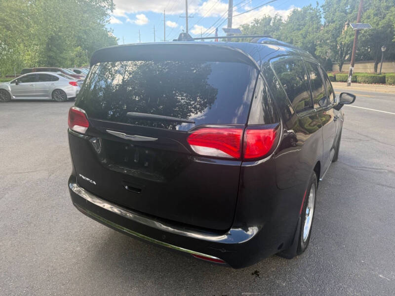 2017 Chrysler Pacifica Touring-L Plus