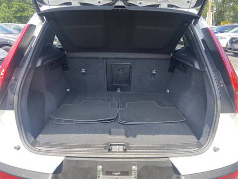 2025 Volvo XC40 B5 Core Bright Theme