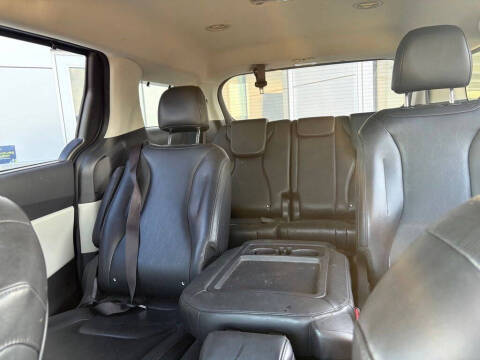 2023 Kia Carnival EX