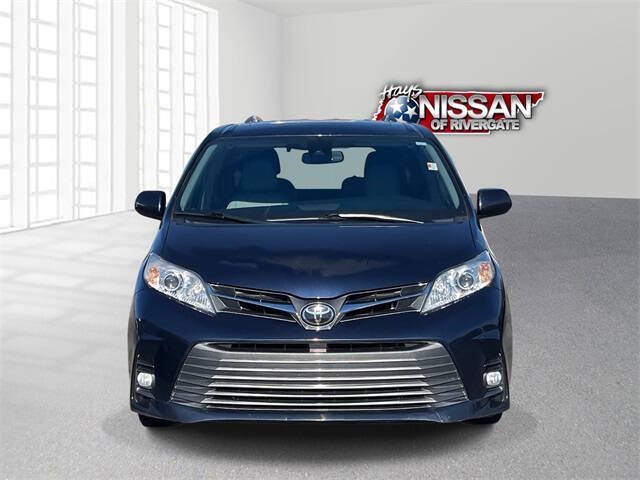 2020 Toyota Sienna XLE Premium 8-Passenger