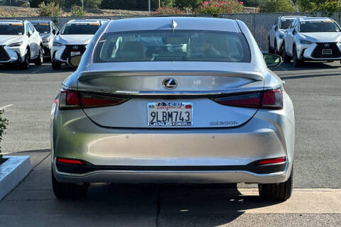 2022 Lexus ES 300h