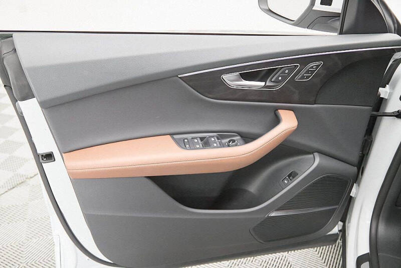 2023 Audi Q8 quattro Premium Plus 55 TFSI