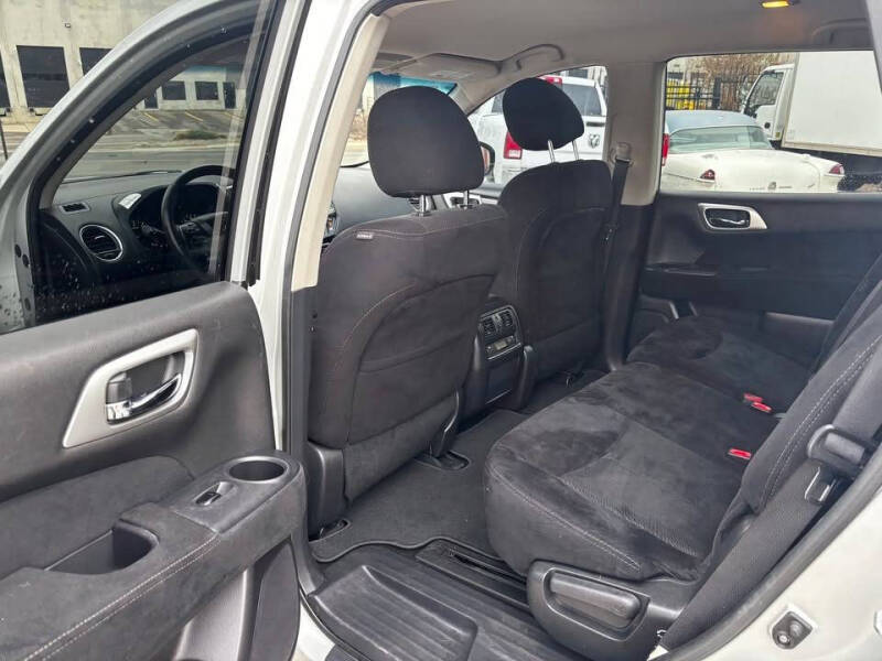 2016 Nissan Pathfinder S