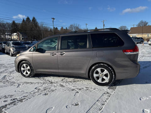 2011 Toyota Sienna LE 8-Passenger