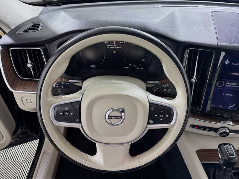 2021 Volvo XC60 T6 Momentum