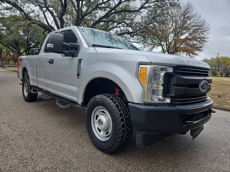 2017 Ford F-250 Super Duty XLT photo 2