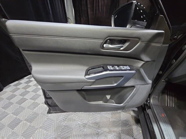 2025 Nissan Pathfinder SL