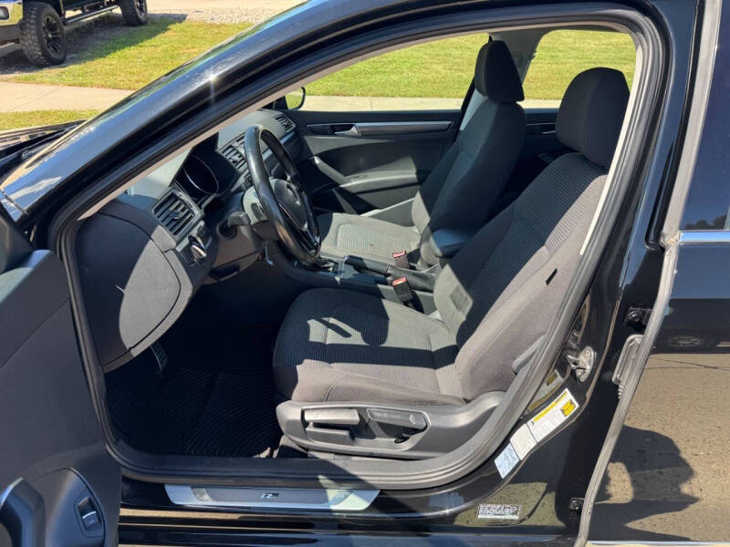 2016 Volkswagen Passat 1.8T R-Line