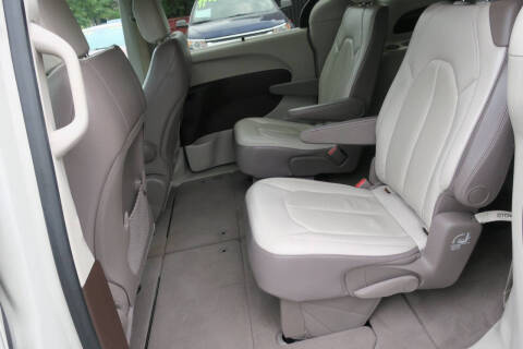 2017 Chrysler Pacifica Touring-L