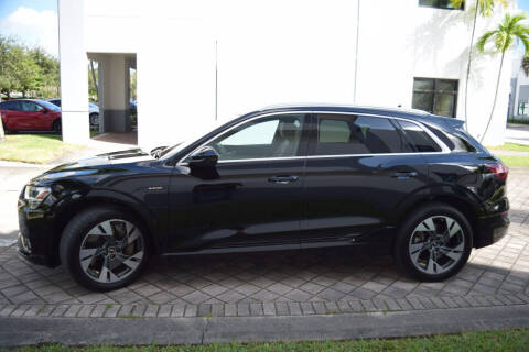 2022 Audi e-tron quattro Premium