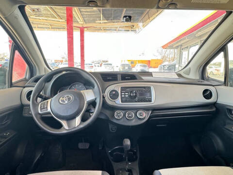 2013 Toyota Yaris 5-Door LE