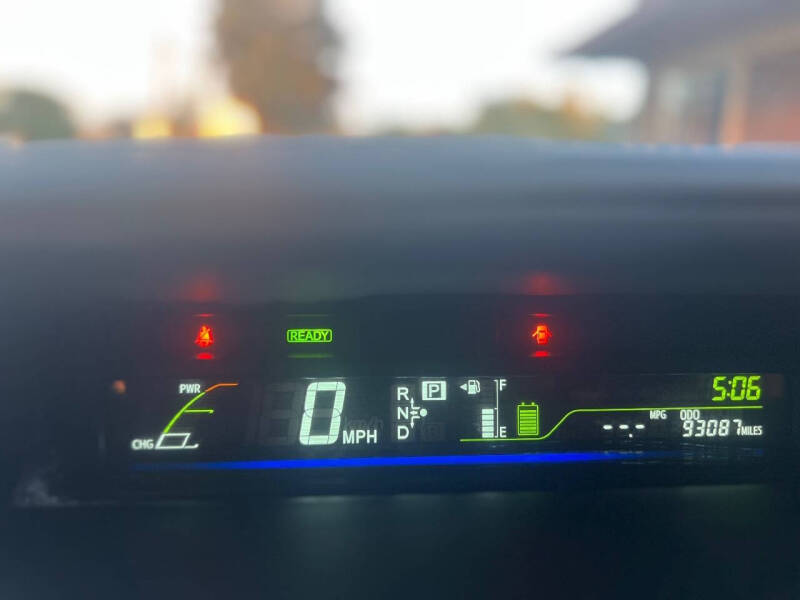 2013 Toyota Prius v Two