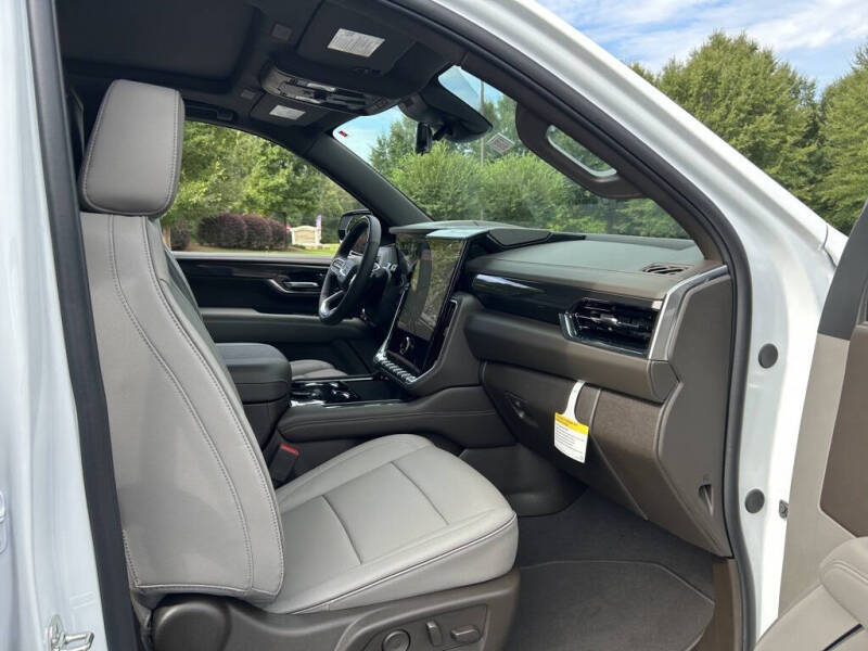 2025 GMC Yukon Elevation