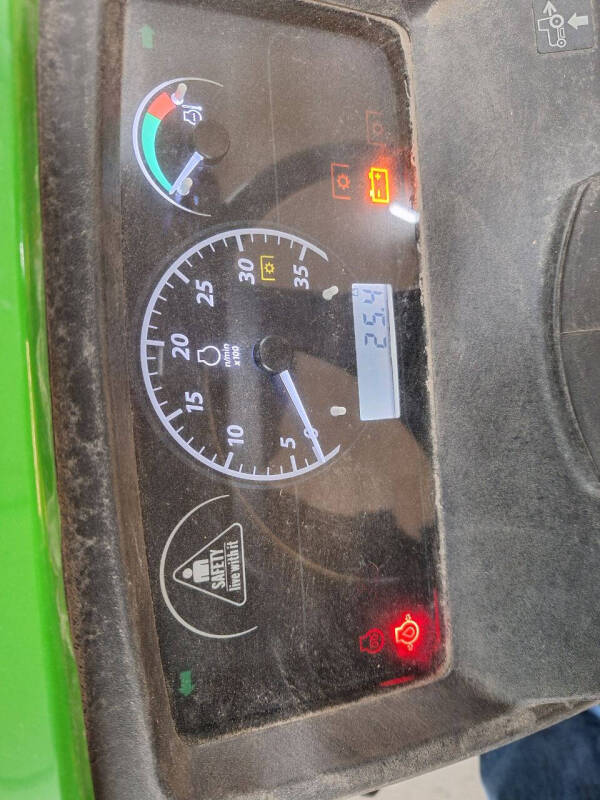 2023 John Deere 2025 R