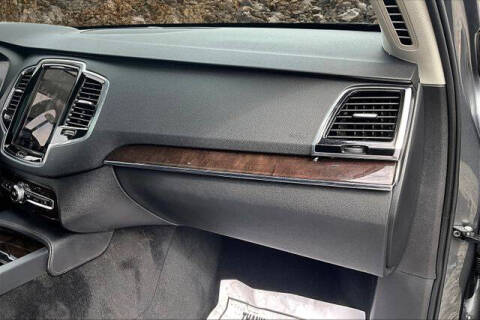 2017 Volvo XC90 T6 Momentum