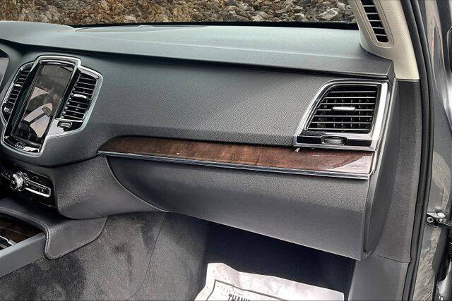 2017 Volvo XC90 T6 Momentum