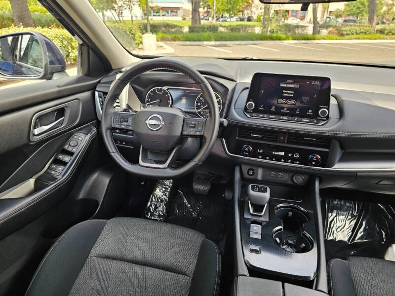 2025 Nissan Rogue SV