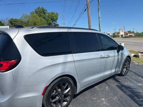 2023 Chrysler Pacifica Touring L
