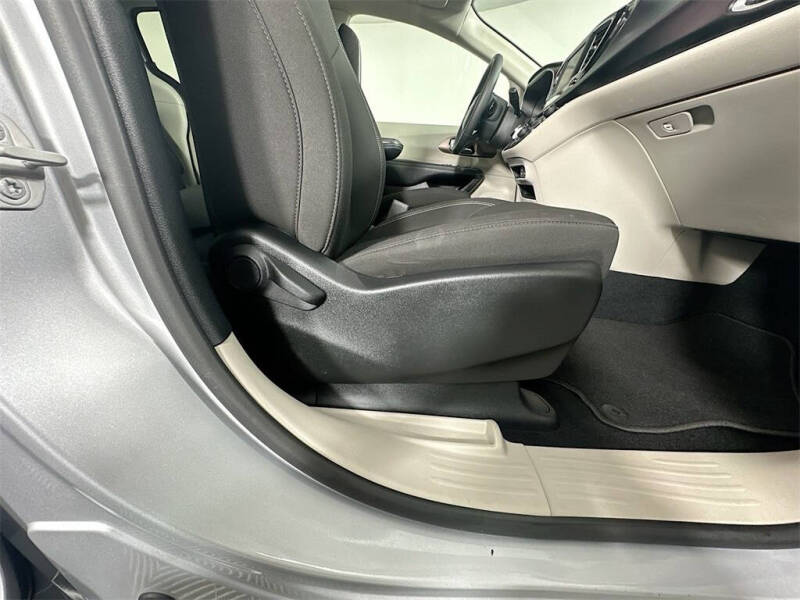 2024 Chrysler Voyager LX