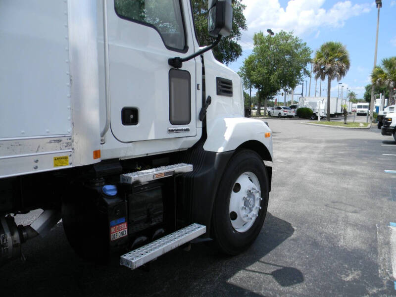 2023 Mack MD6