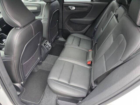 2024 Volvo XC40 B5 Plus Dark Theme