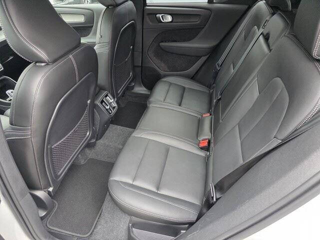 2024 Volvo XC40 B5 Plus Dark Theme