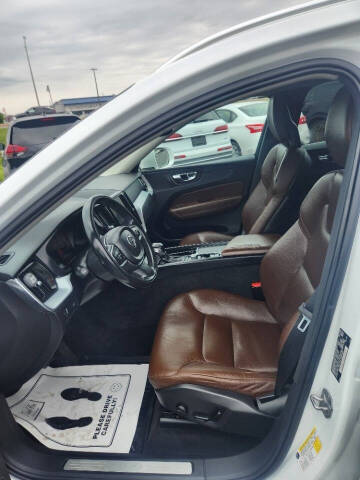 2018 Volvo XC60 T5 Momentum