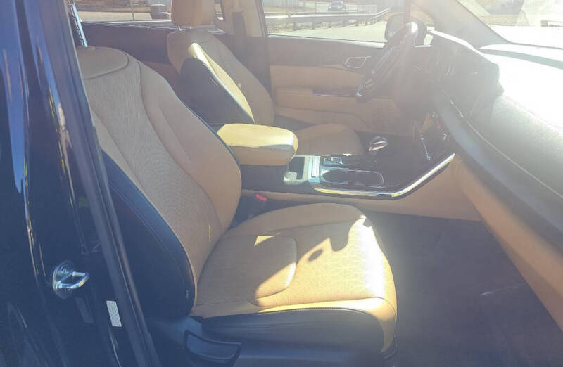 2023 Kia Carnival EX