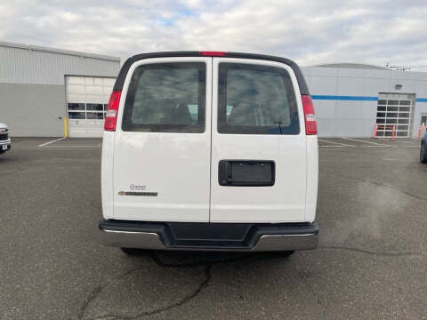 2025 Chevrolet Express 3500