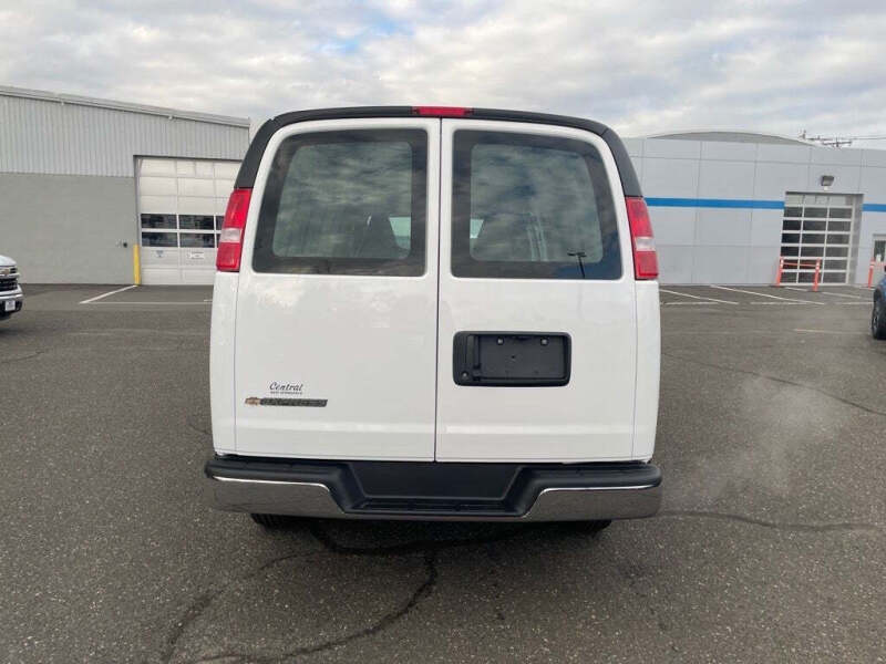 2025 Chevrolet Express 3500