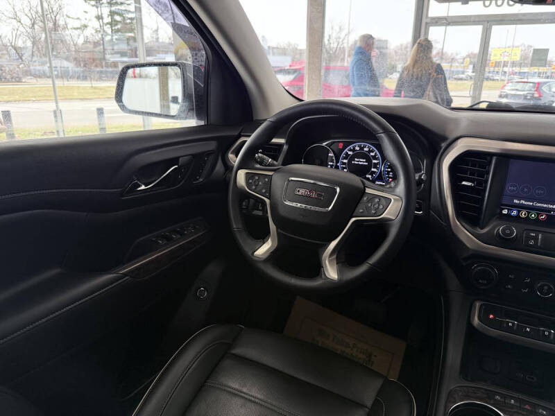 2022 GMC Acadia Denali