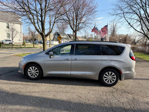 2017 Chrysler Pacifica Touring-L
