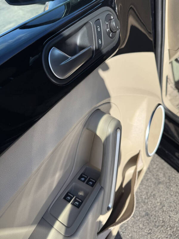 2013 Volkswagen Beetle Convertible Turbo