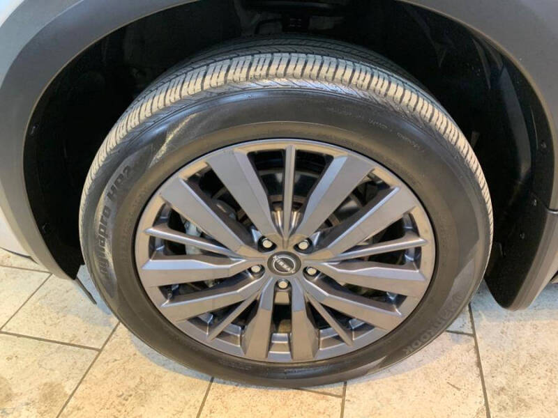 2022 Nissan Pathfinder SL