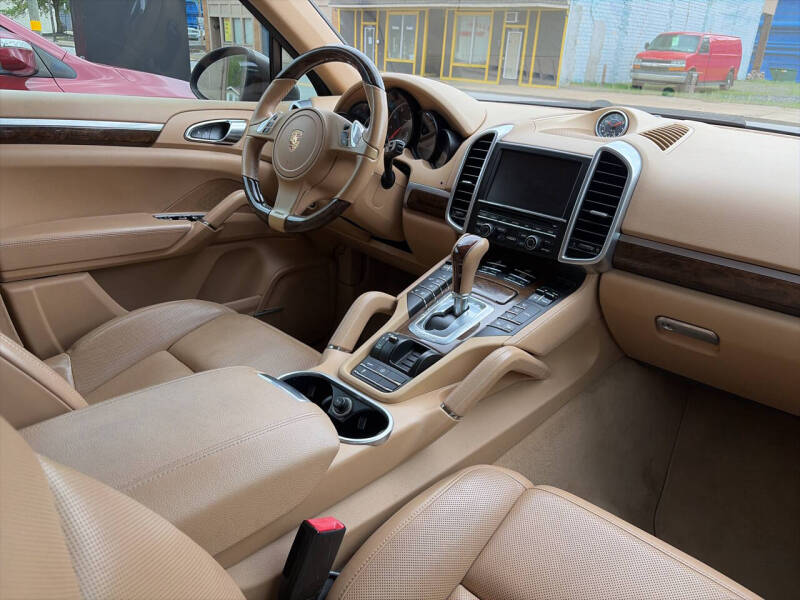 2014 Porsche Cayenne Platinum